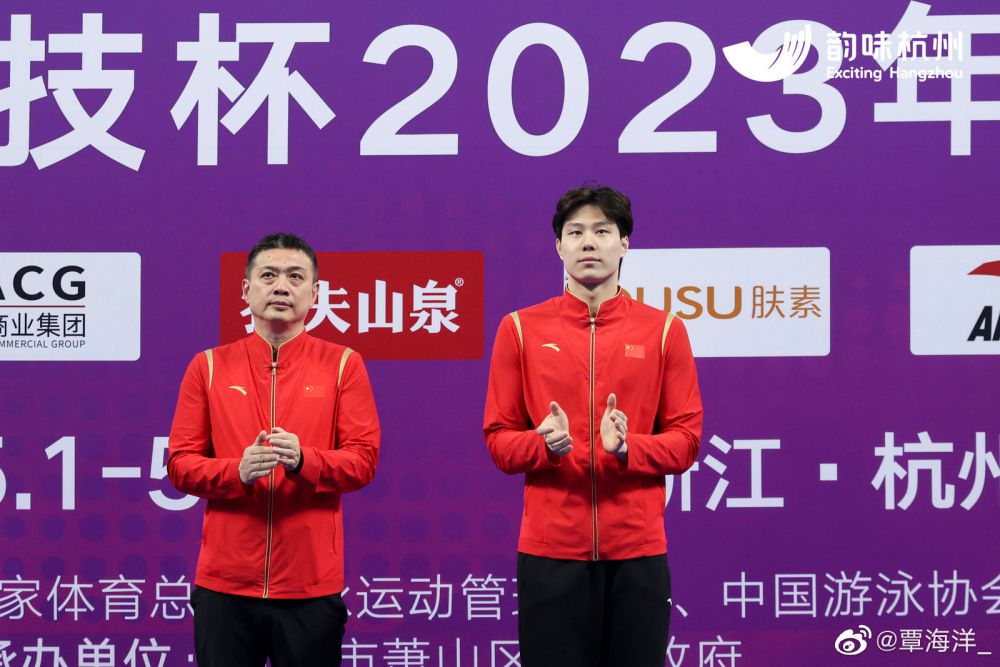 20岁的莱昂纳多与桑托斯的现有合同将在2026年到期，本赛季他出场45次，贡献21球4助攻。